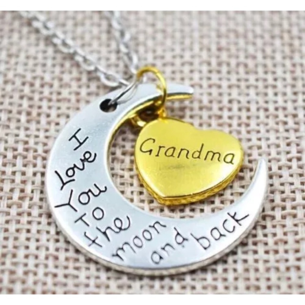 ▪️I Love You To The Moon And Back Grandma Necklace